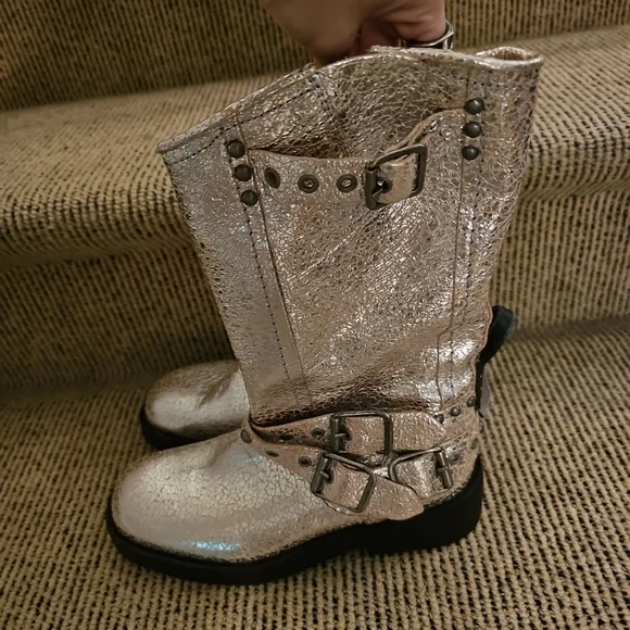 Free People We The Free Janey Engineer Boot Silver Metallic Crackle 6.5 NEW